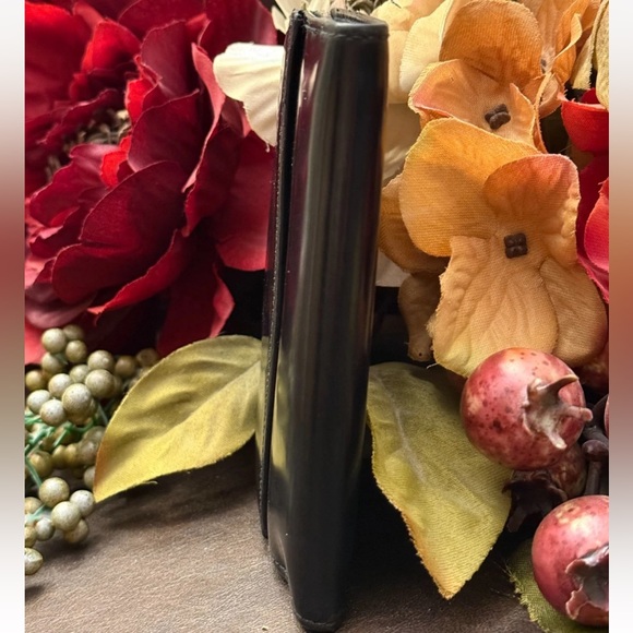 Vintage PRADA Black Spazzolato Leather With Contrast Logo Compact Snap Wallet - Picture 6 of 16